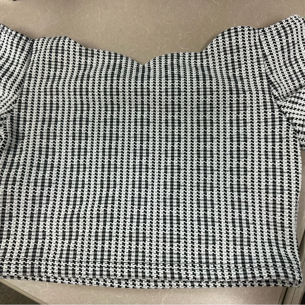 MinkPink black and white short sleeve - Picture 3 of 3
